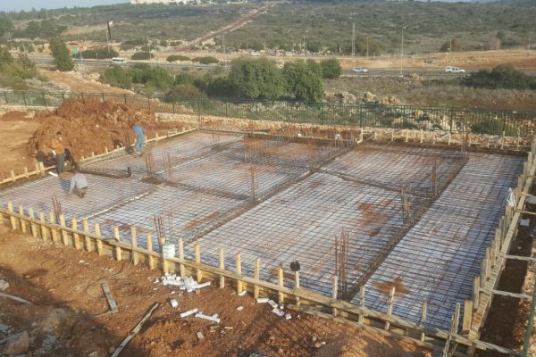 רקפת – הכנות ליציקת ריצפה ויציקת ריצפה