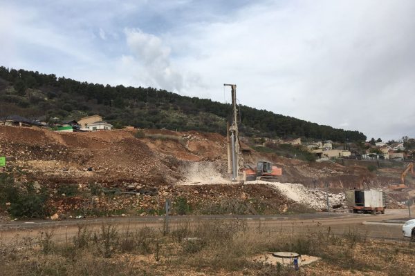 חצור – תחילת קידוחים לכלונסאות